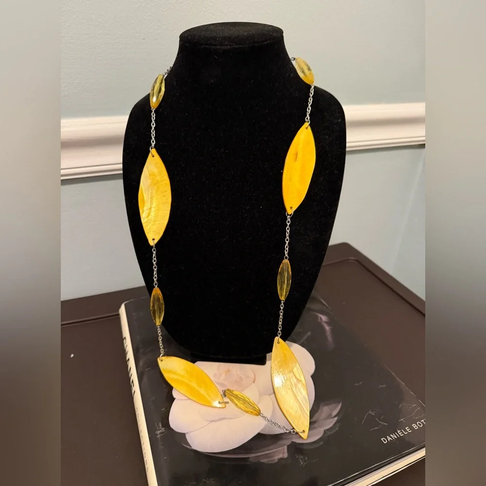 Vintage Yellow Leaf Shell and Beads Necklace